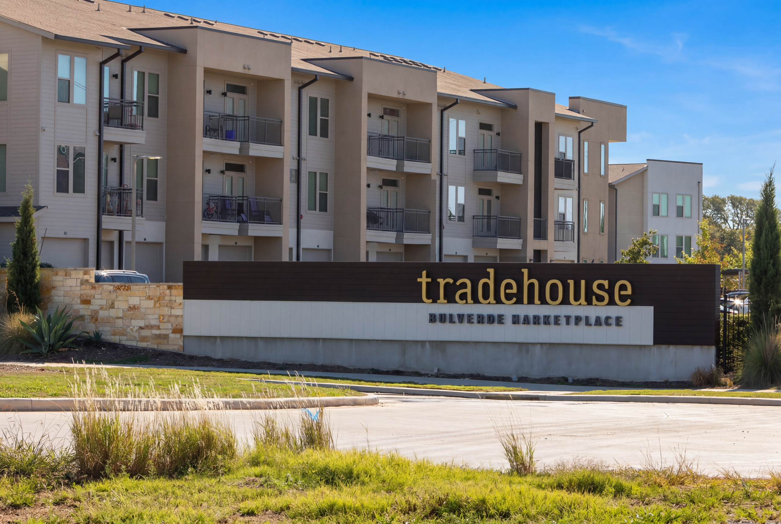 photo of hte tradehouse bulverde marketplace apartments